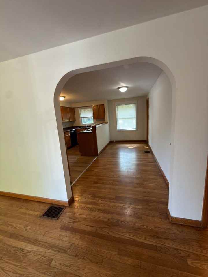 703 N Washington St - Photo 4 of 18