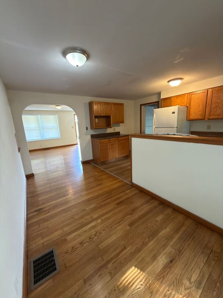 703 N Washington St - Photo 5 of 18
