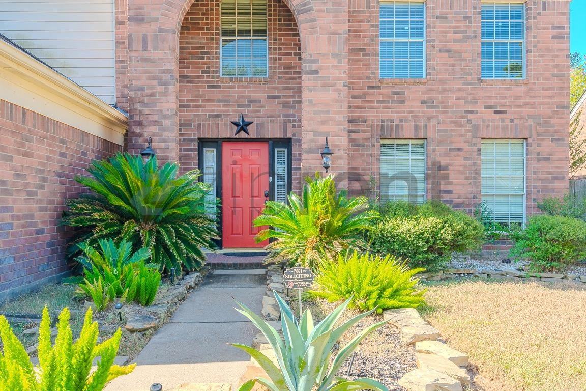 18031 Carbridge Dr - Photo 4 of 31