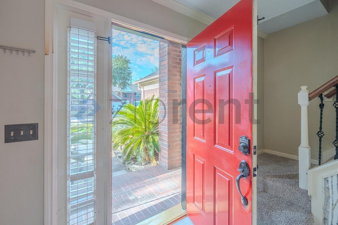 18031 Carbridge Dr - Photo 5 of 31