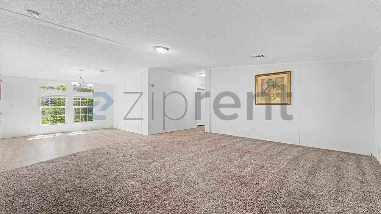 5841 Southeastavenue - Photo 7 of 39