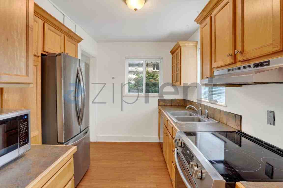 720 Poplar St - Photo 4 of 21