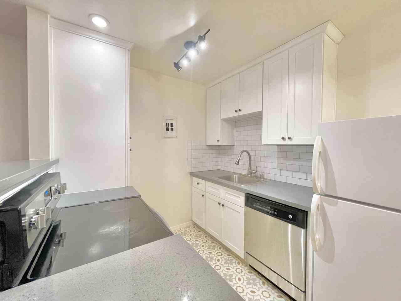 1100 39th Street - Photo 2 of 23
