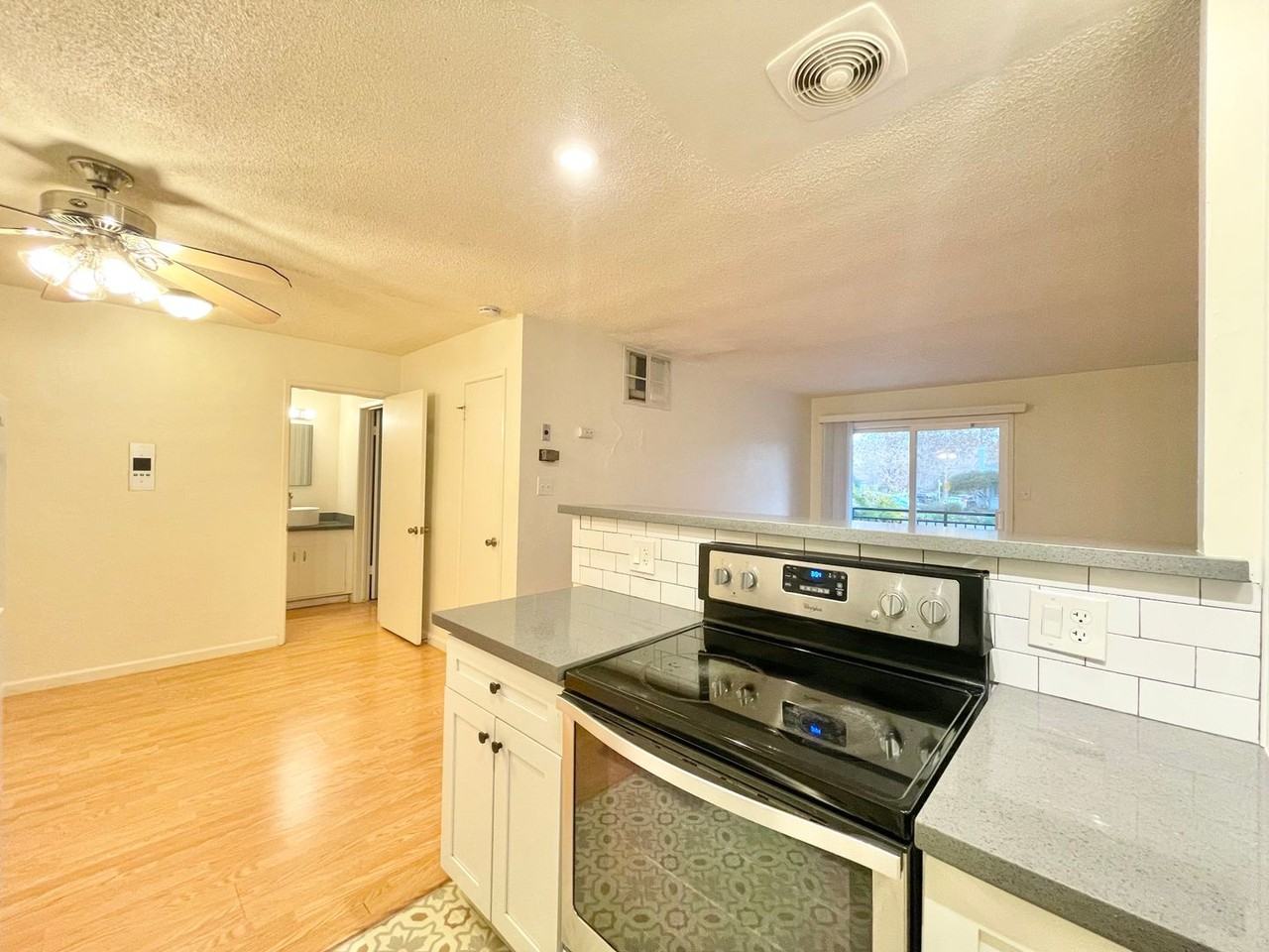 1100 39th Street - Photo 3 of 23