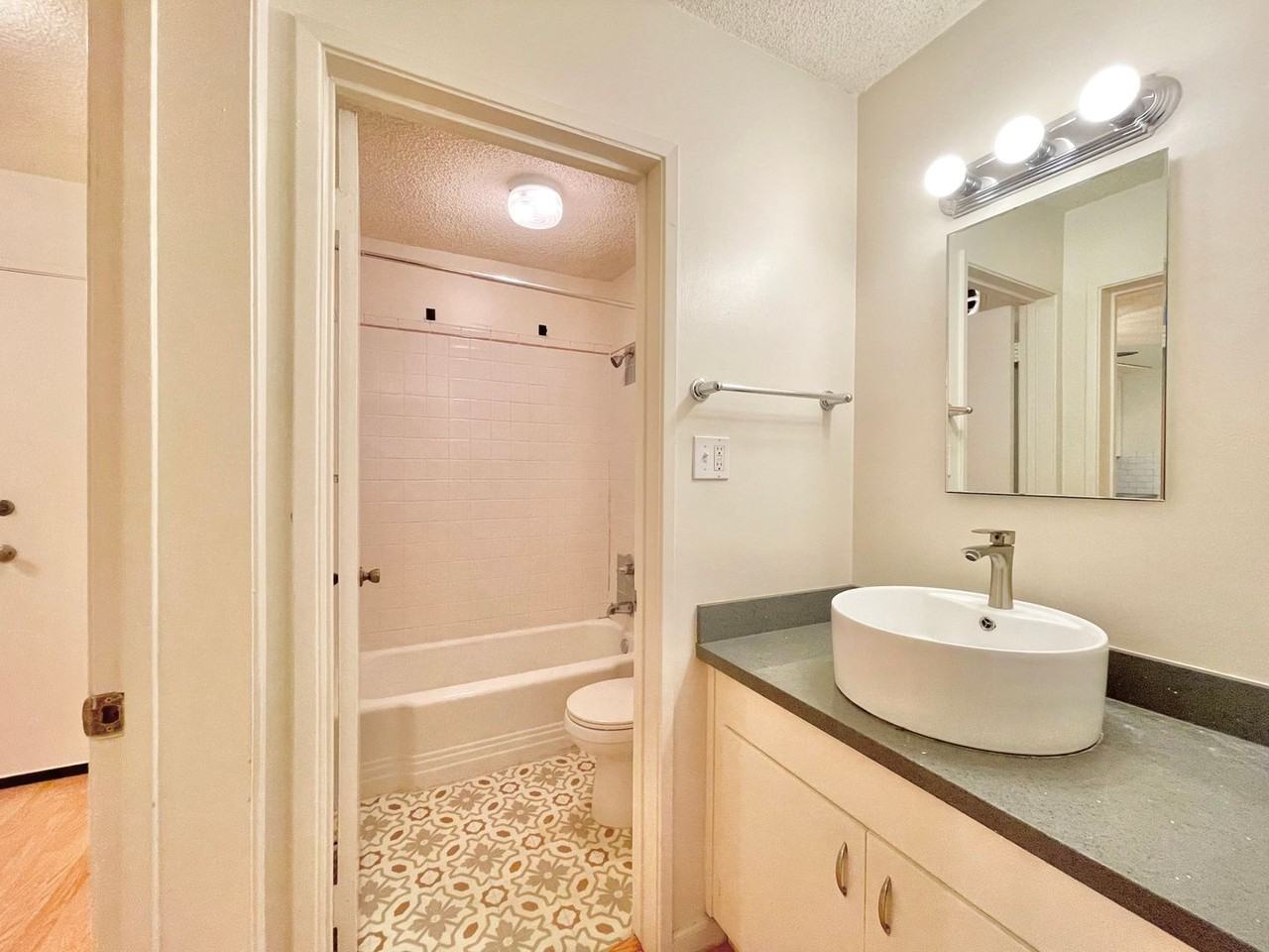 1100 39th Street - Photo 6 of 23