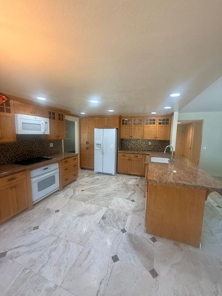 526 Trailridge Dr - Photo 4 of 29