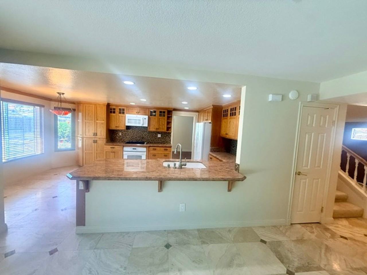 526 Trailridge Dr - Photo 5 of 29