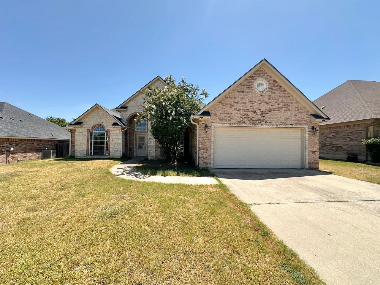 705 Marshall Dr - Photo 2 of 50