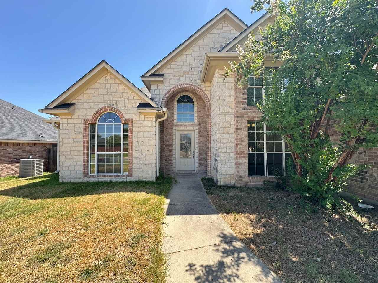705 Marshall Dr - Photo 3 of 50