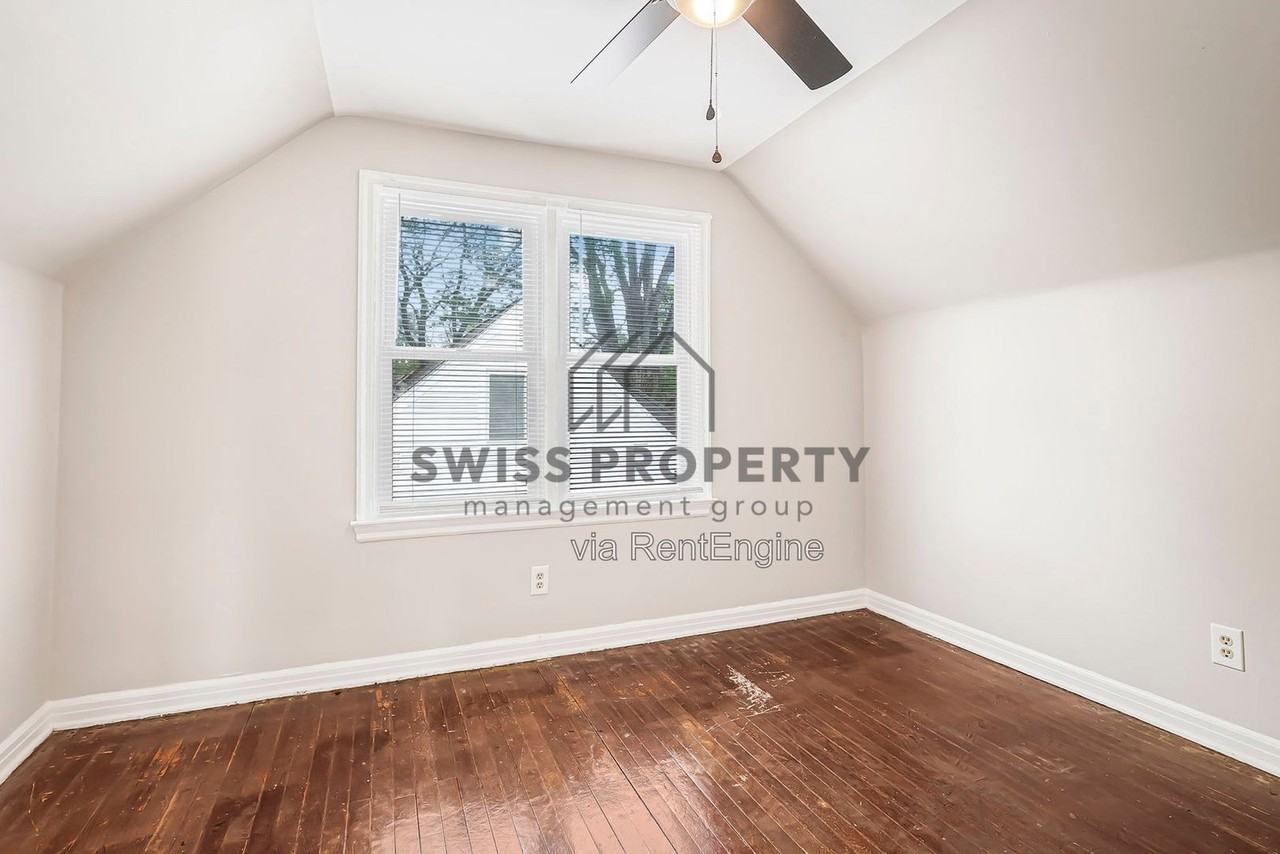1590 Vendome Dr S - Photo 4 of 37