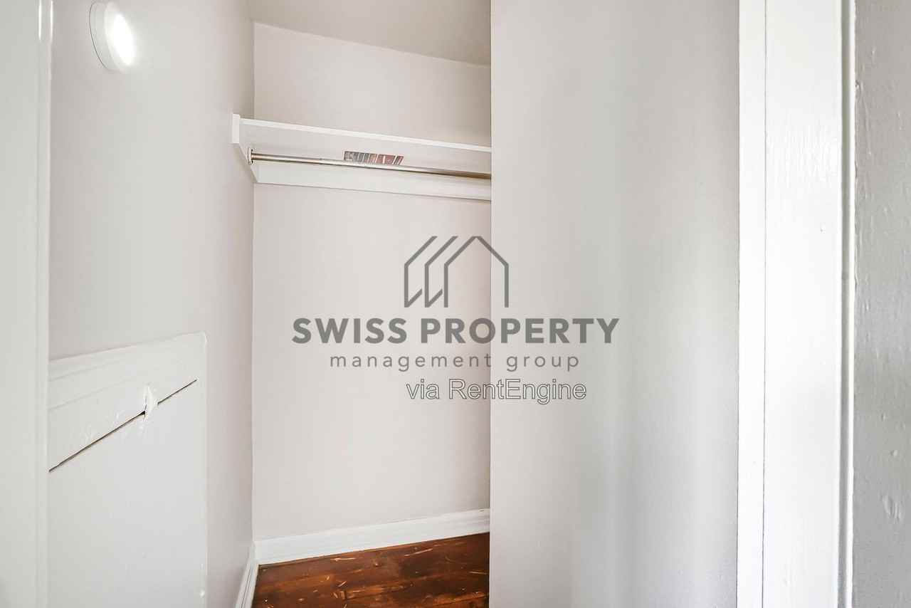 1590 Vendome Dr S - Photo 5 of 37