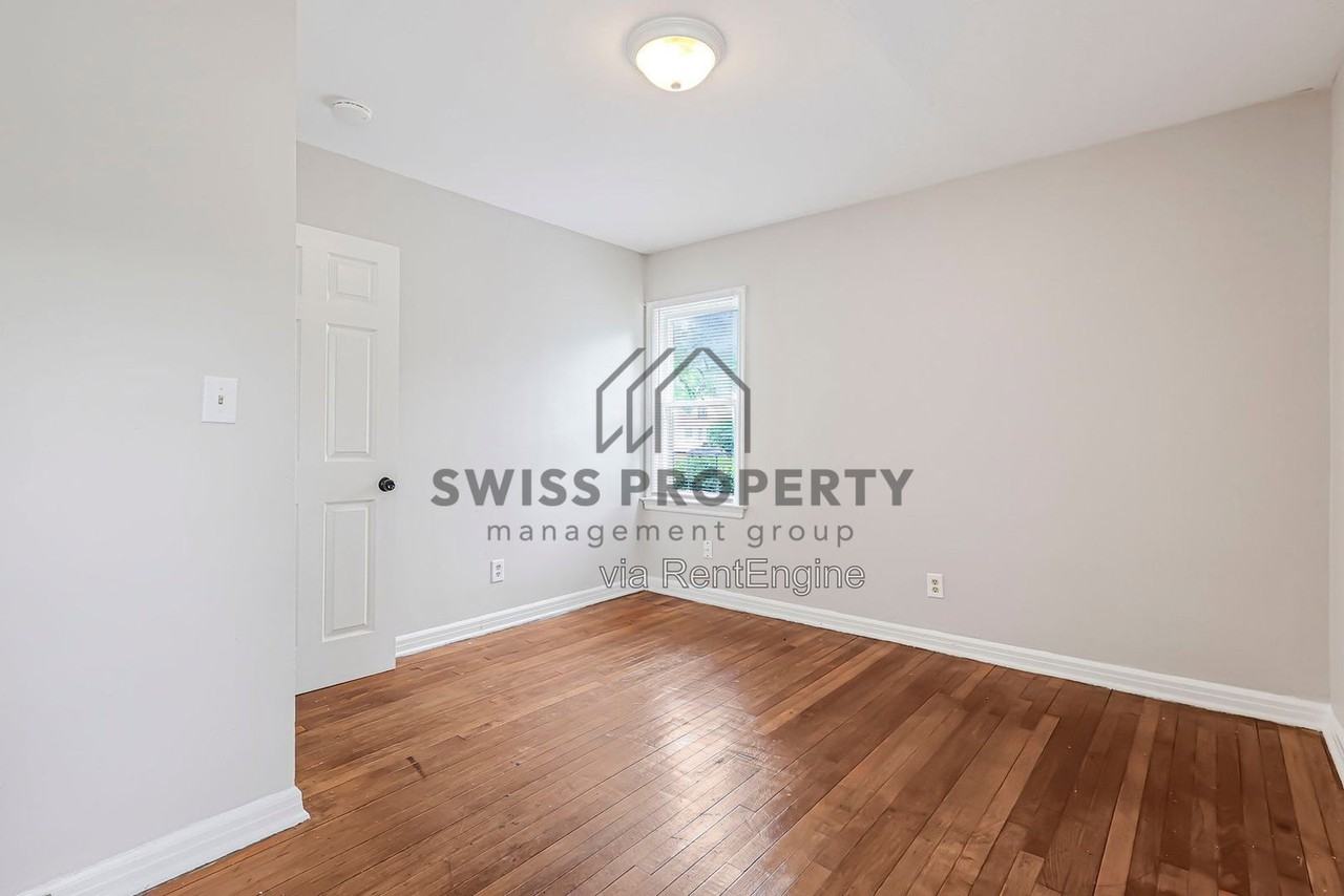 1590 Vendome Dr S - Photo 7 of 37