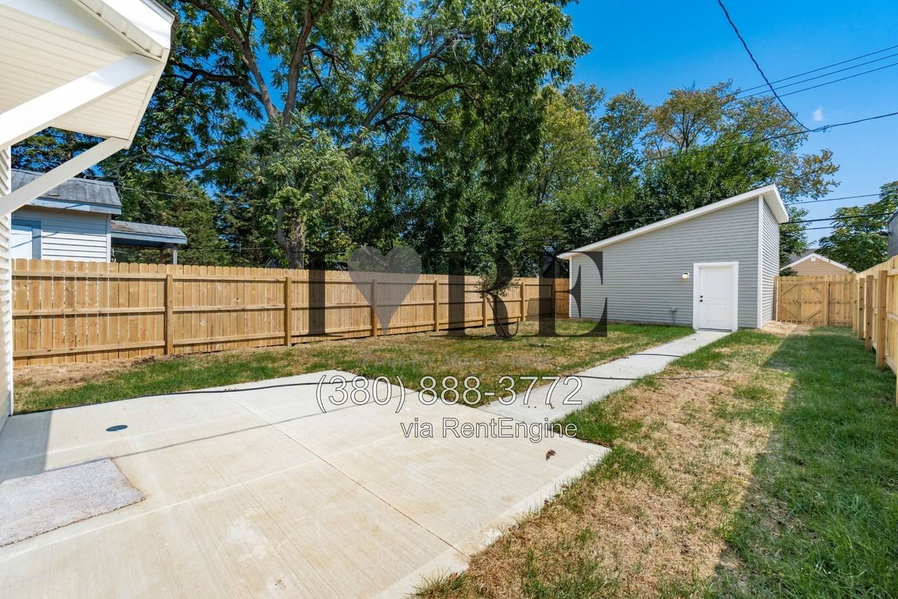 972 Ellsworth Ave - Photo 4 of 28