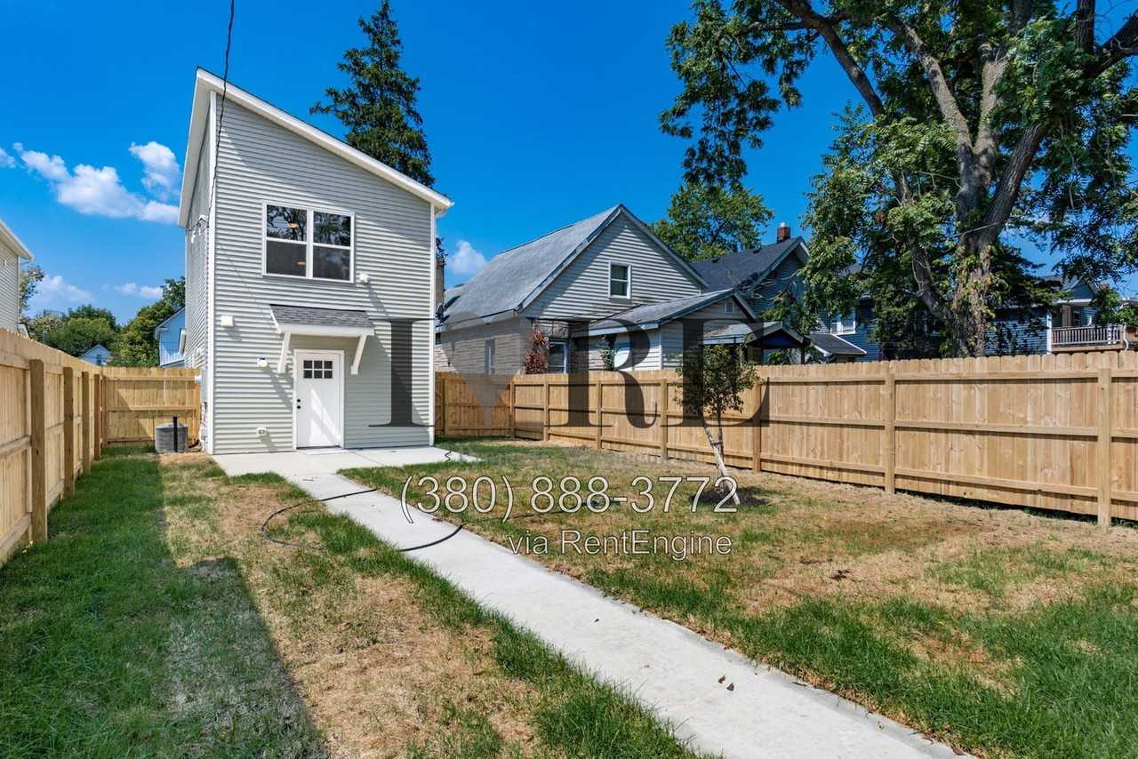 972 Ellsworth Ave - Photo 6 of 28