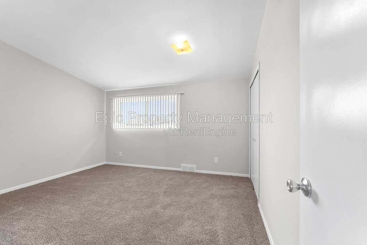 24579 Kelly Rd #4 - Photo 7 of 13