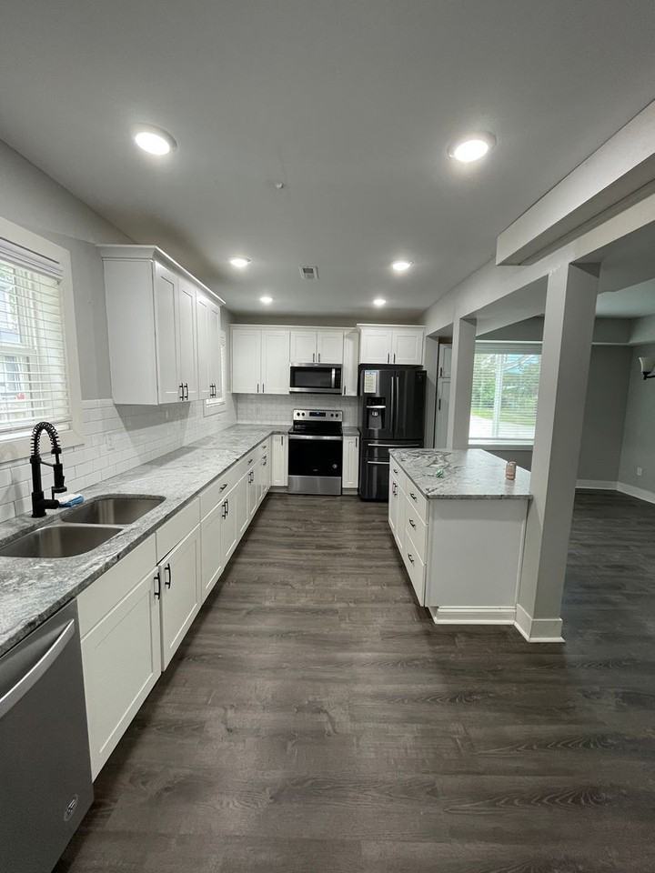 5735 Peabody Ave - Photo 2 of 10