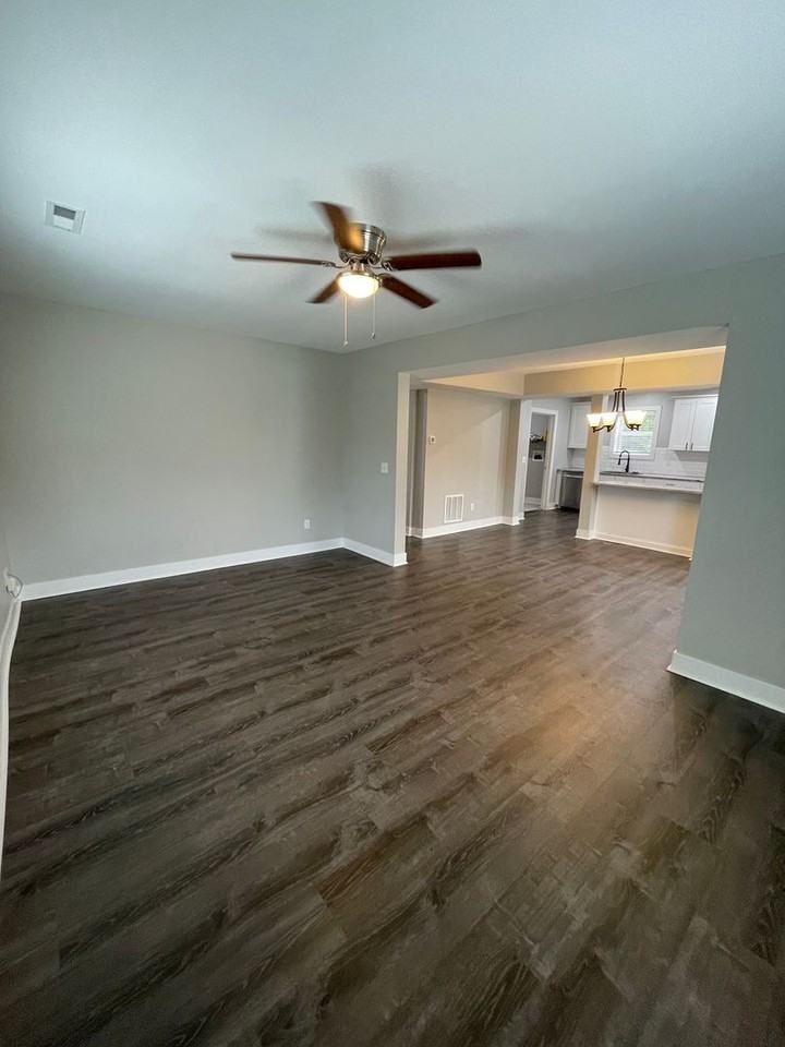 5735 Peabody Ave - Photo 4 of 10