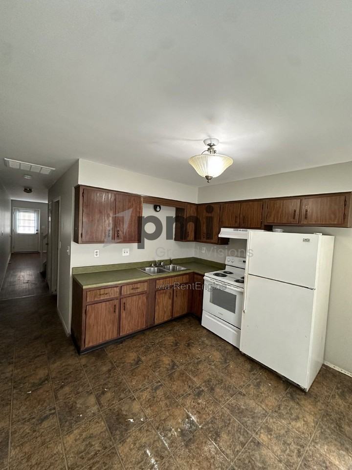 1624 University Dr - Photo 3 of 17