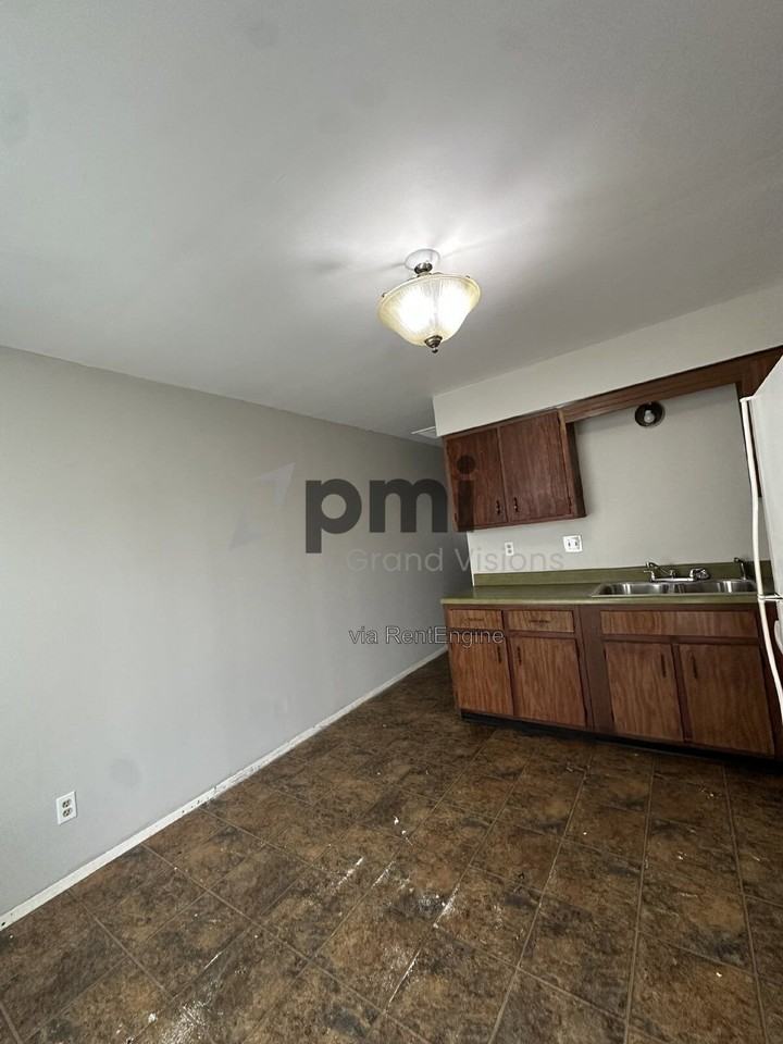 1624 University Dr - Photo 4 of 17