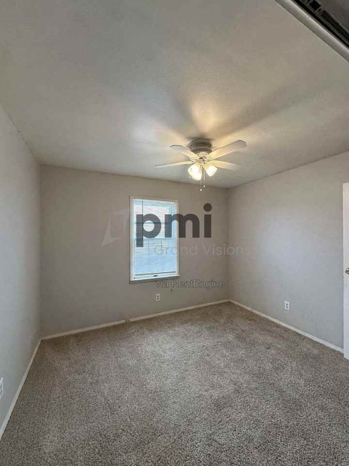 1624 University Dr - Photo 6 of 17