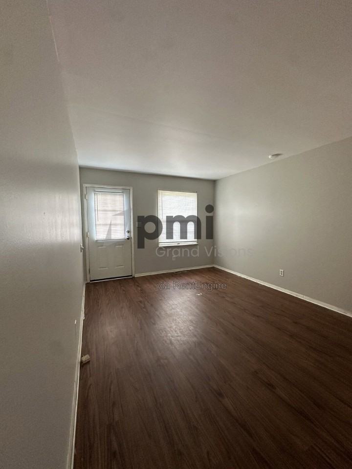 1624 University Dr - Photo 7 of 17