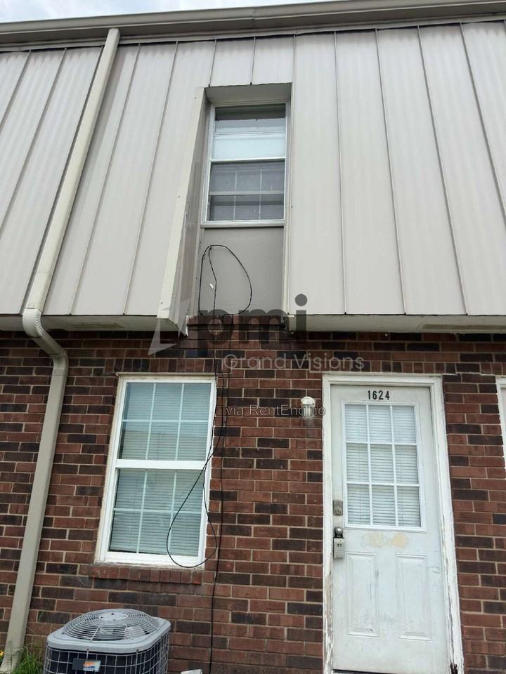 1624 University Dr - Photo 2 of 17