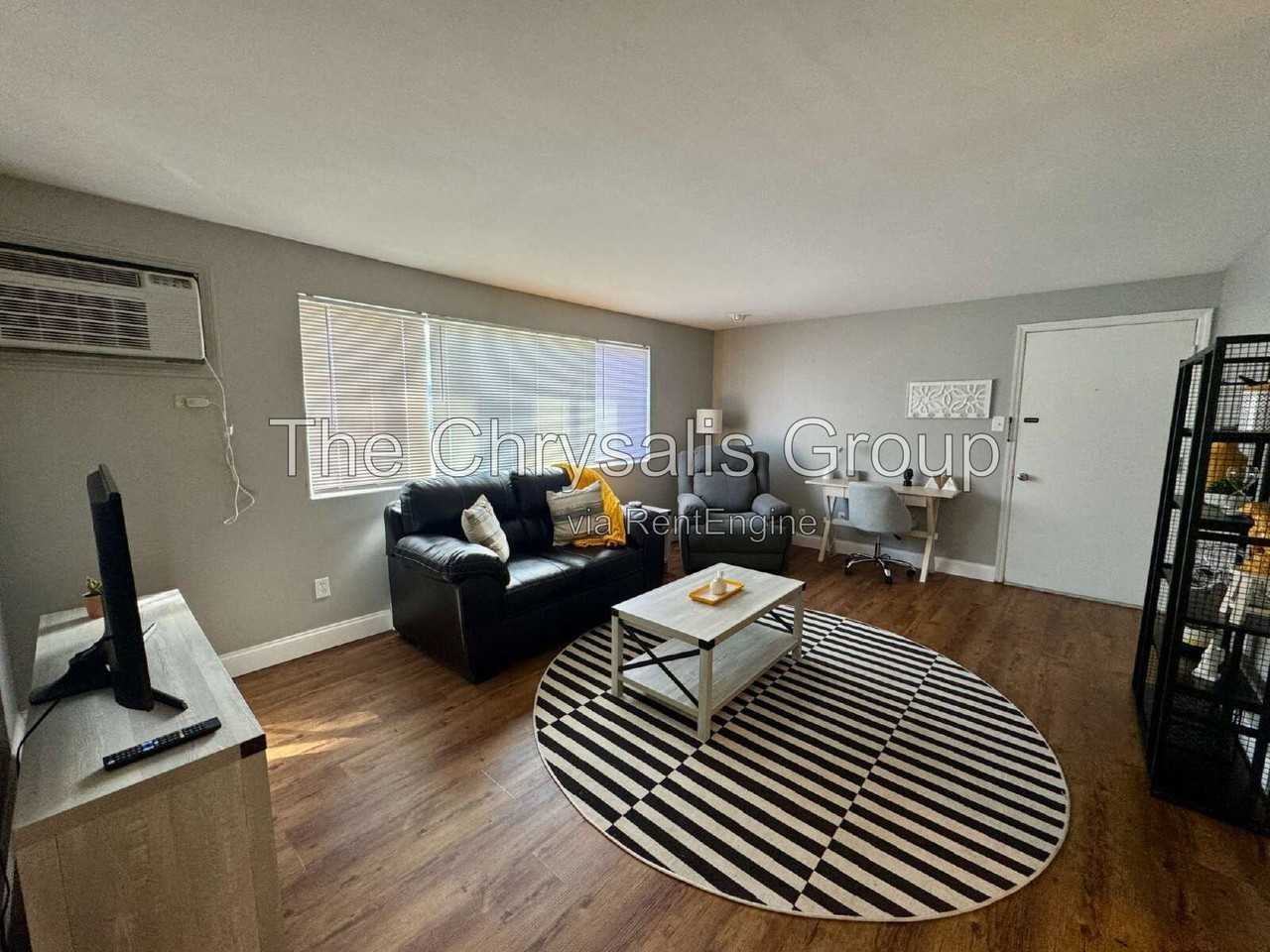 1444 State St #7 - Photo 3 of 8