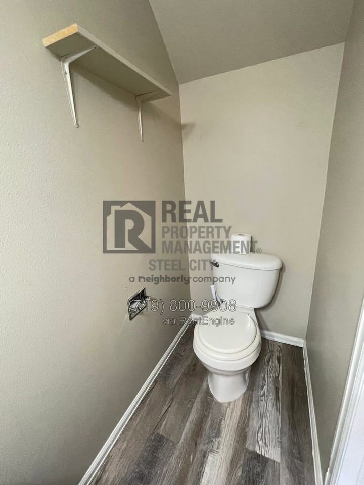1 Castle Royal Dr #5 - Photo 3 of 21