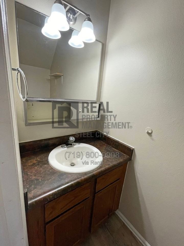 1 Castle Royal Dr #5 - Photo 4 of 21