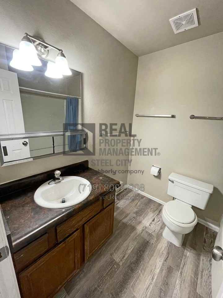 1 Castle Royal Dr #5 - Photo 6 of 21
