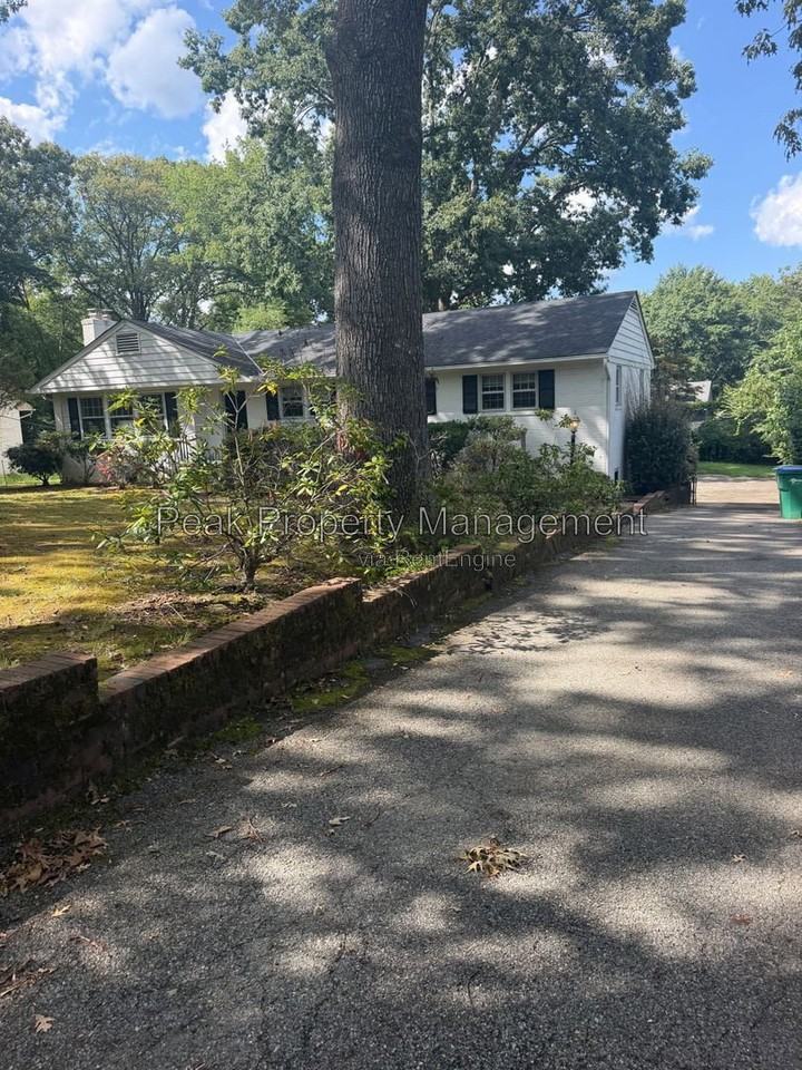 8614 Arran Rd - Photo 3 of 26