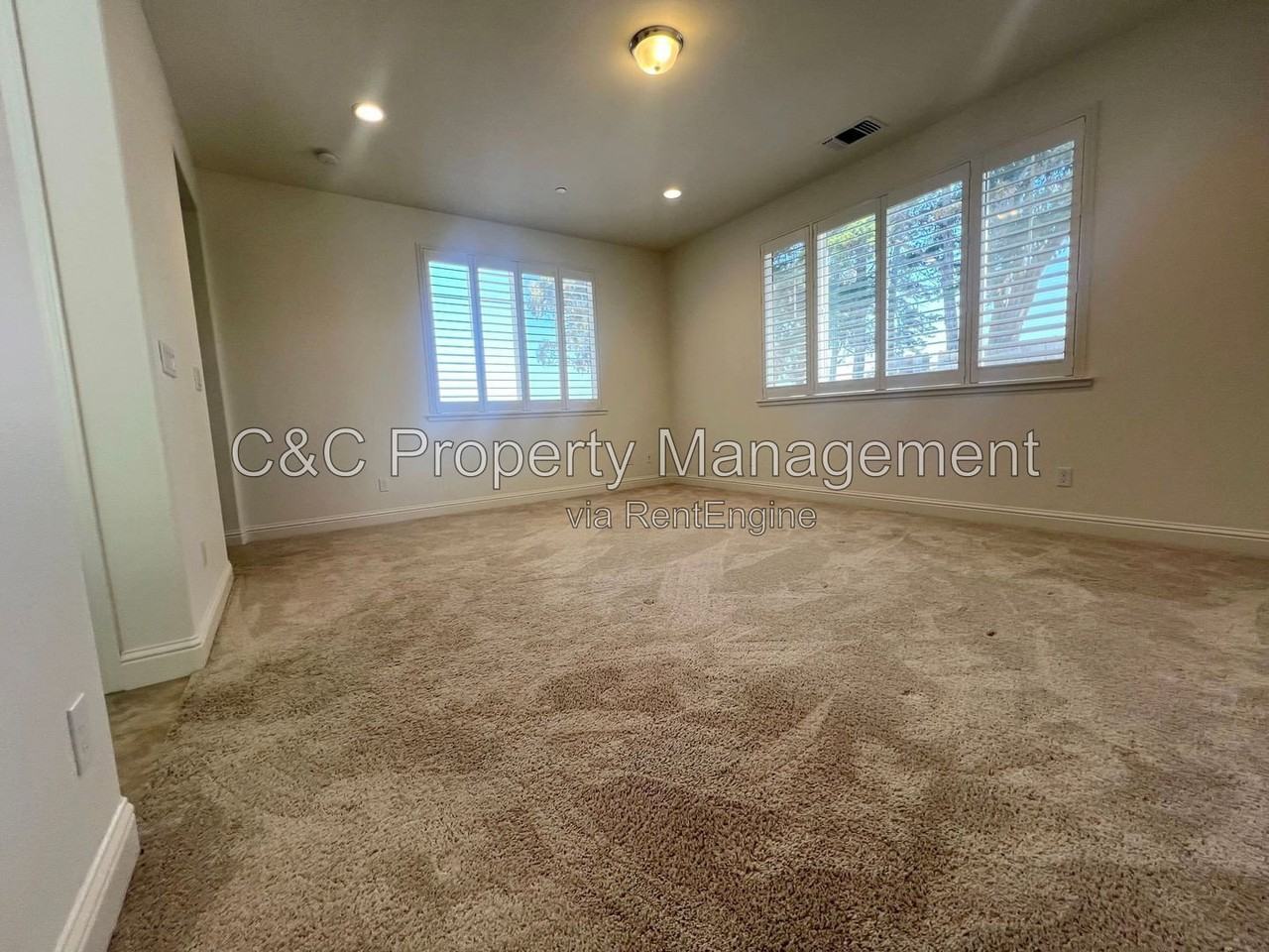 445 Russell Way - Photo 5 of 14