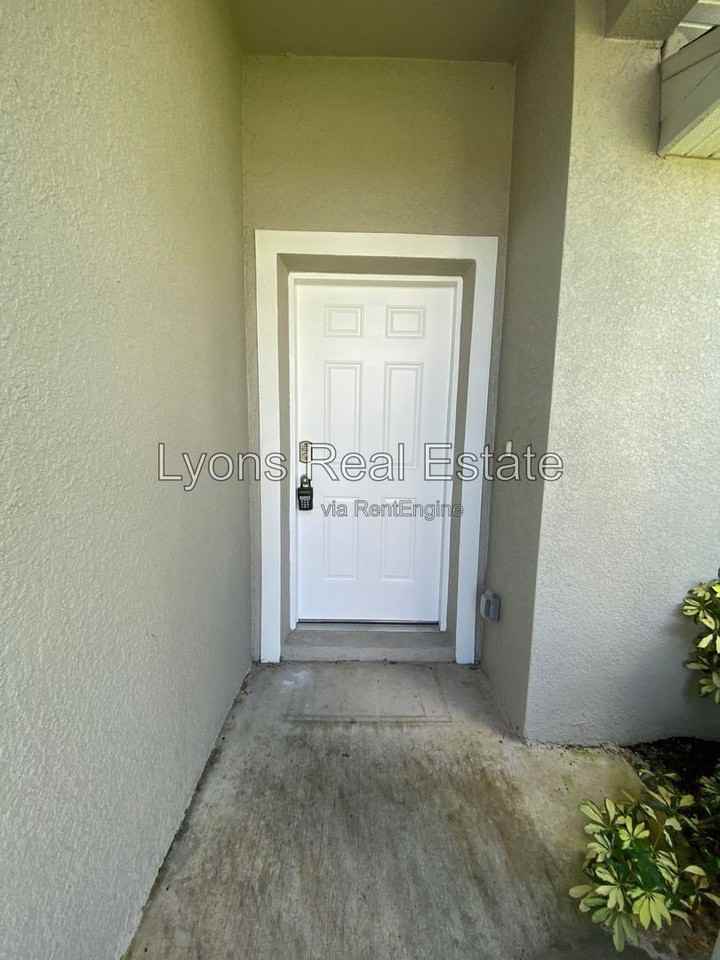10499 Pendleton Ave - Photo 2 of 28