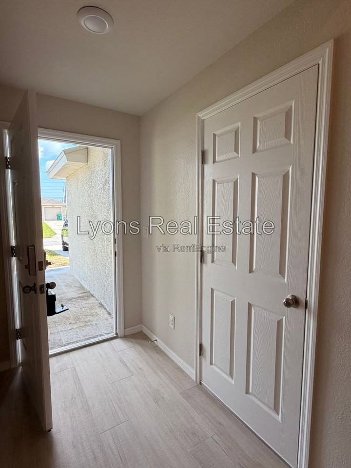 10499 Pendleton Ave - Photo 3 of 28