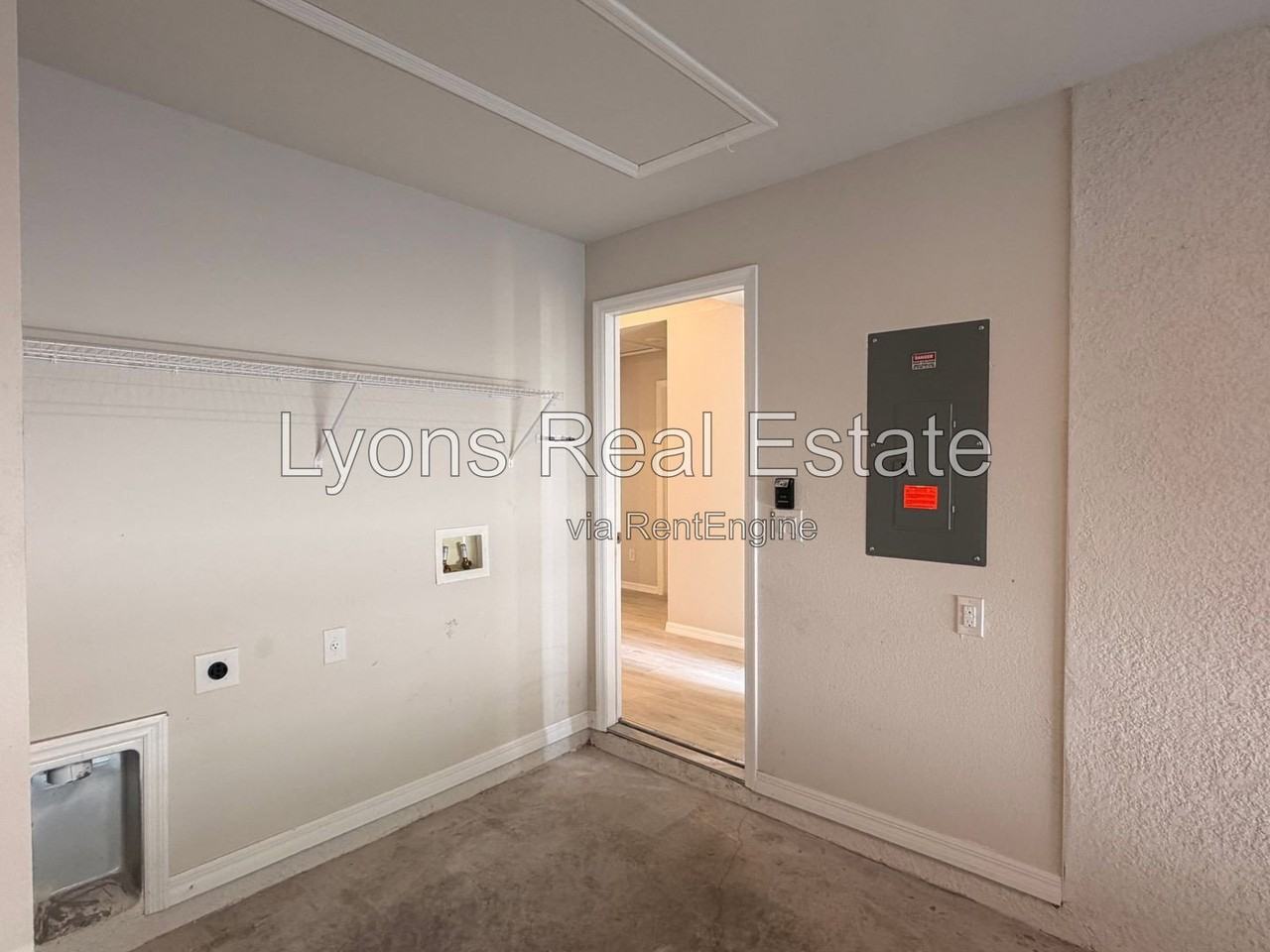10499 Pendleton Ave - Photo 4 of 28