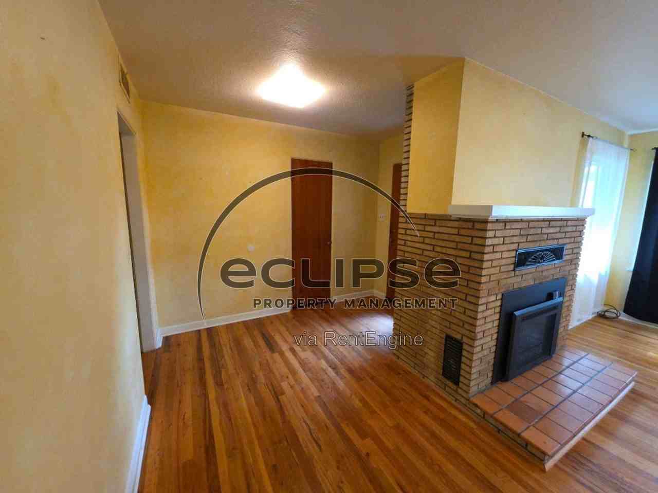 711 1st St - Photo 5 of 32