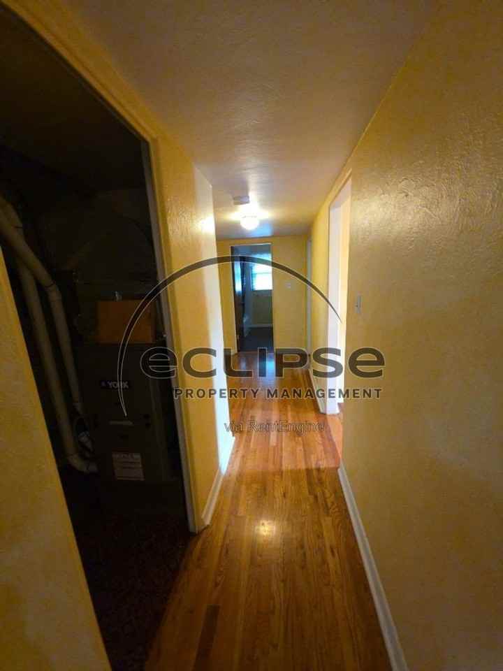 711 1st St - Photo 6 of 32