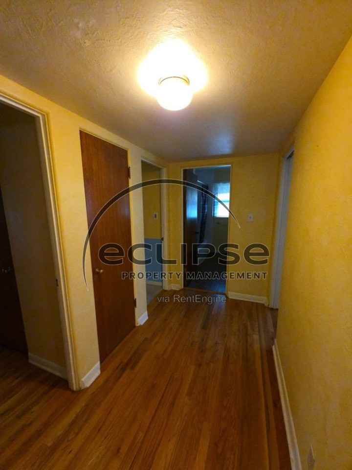 711 1st St - Photo 7 of 32