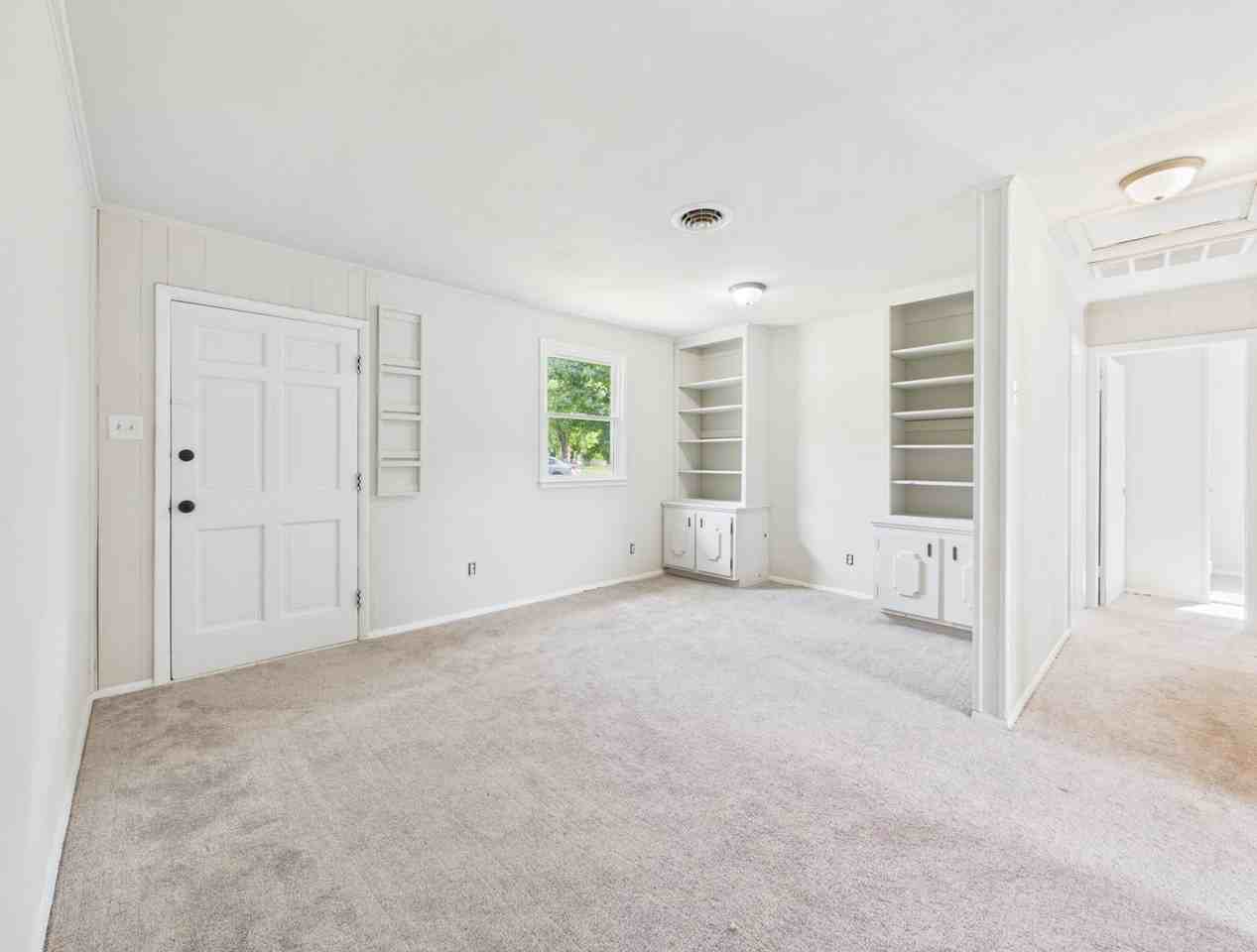 2400 Beck Dr - Photo 2 of 16