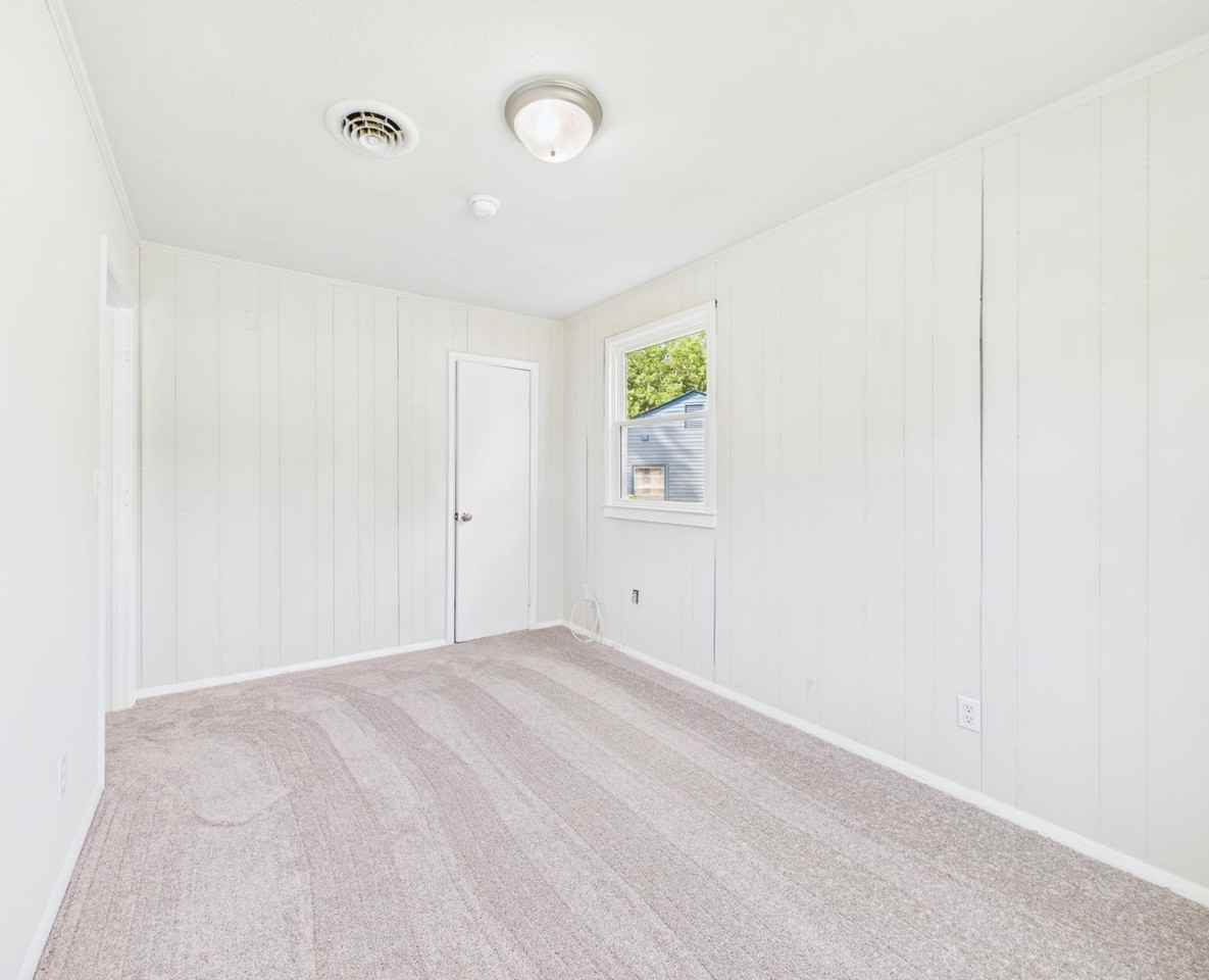 2400 Beck Dr - Photo 5 of 16