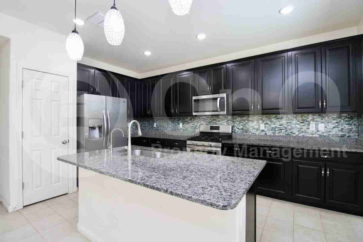 5353 W Desert Hollow Dr - Photo 3 of 32