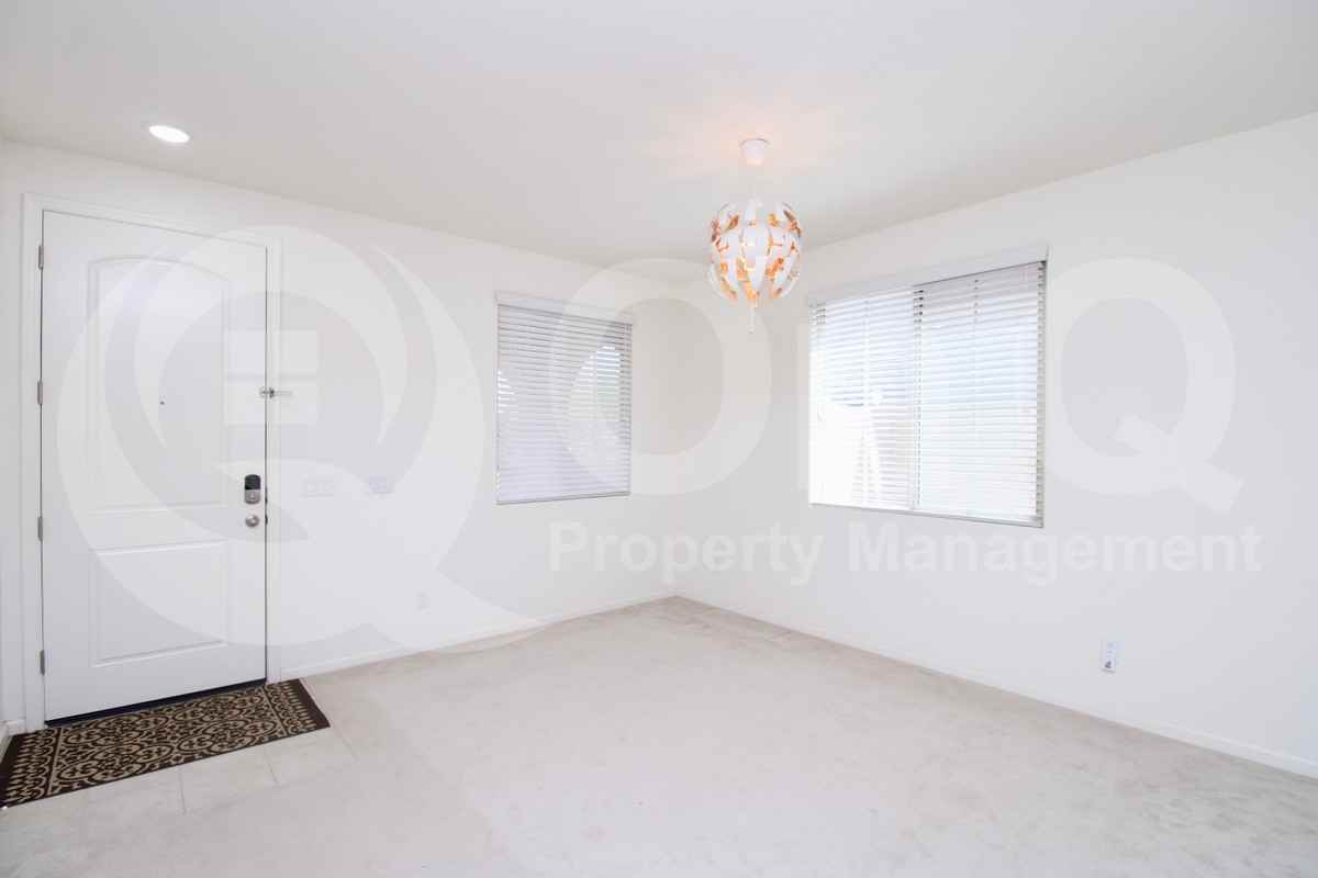 5353 W Desert Hollow Dr - Photo 5 of 32