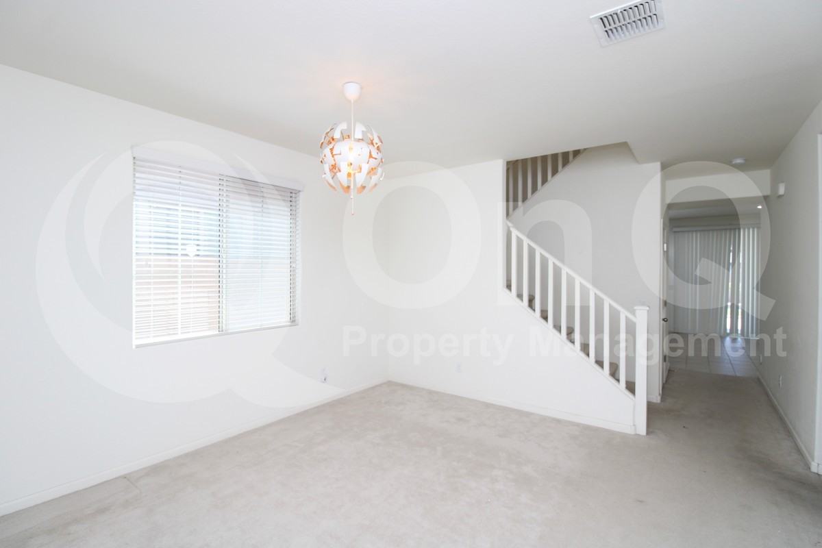 5353 W Desert Hollow Dr - Photo 7 of 32