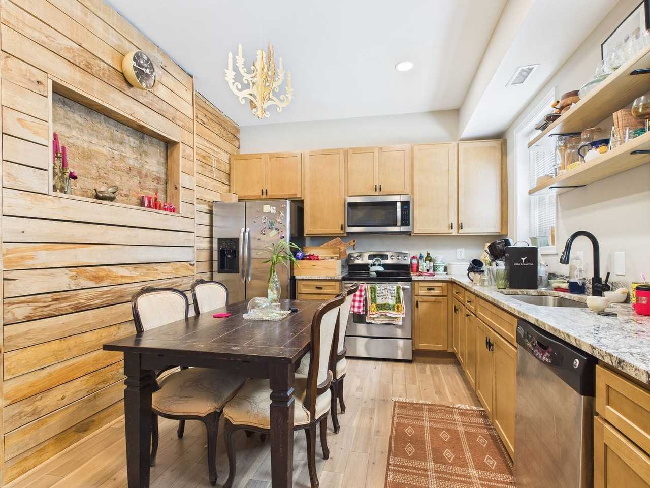 119 W Clay St #B - Photo 3 of 17