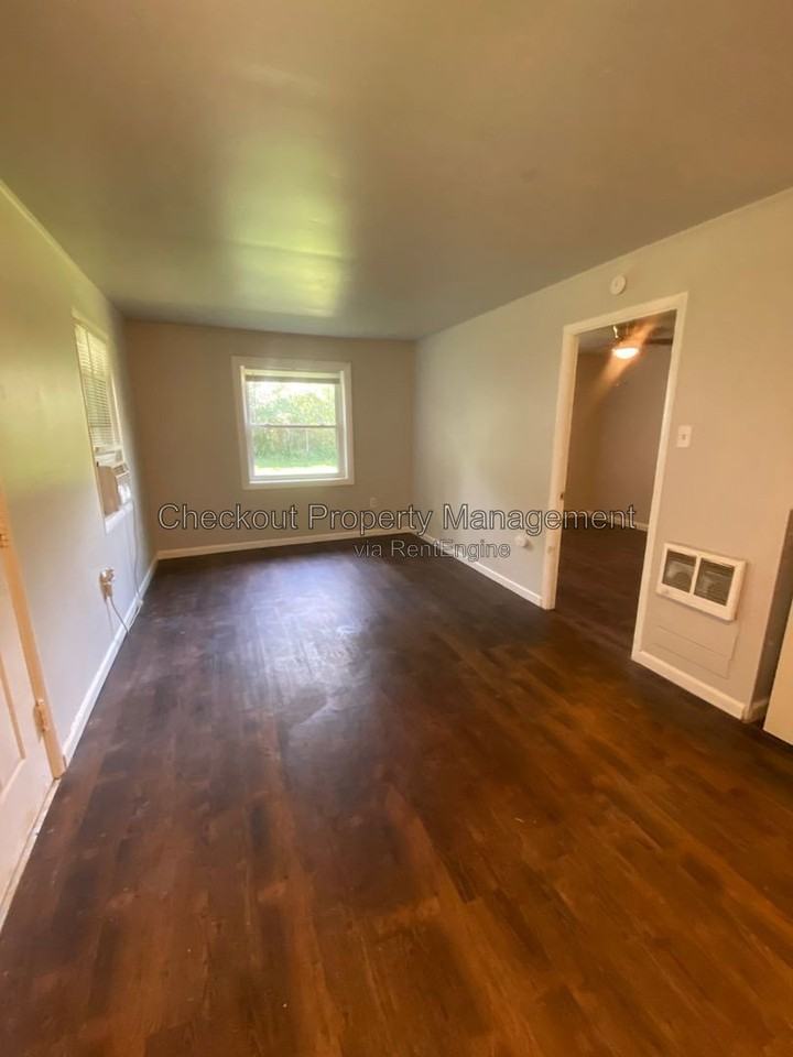 112 Bellerive Blvd - Photo 3 of 6