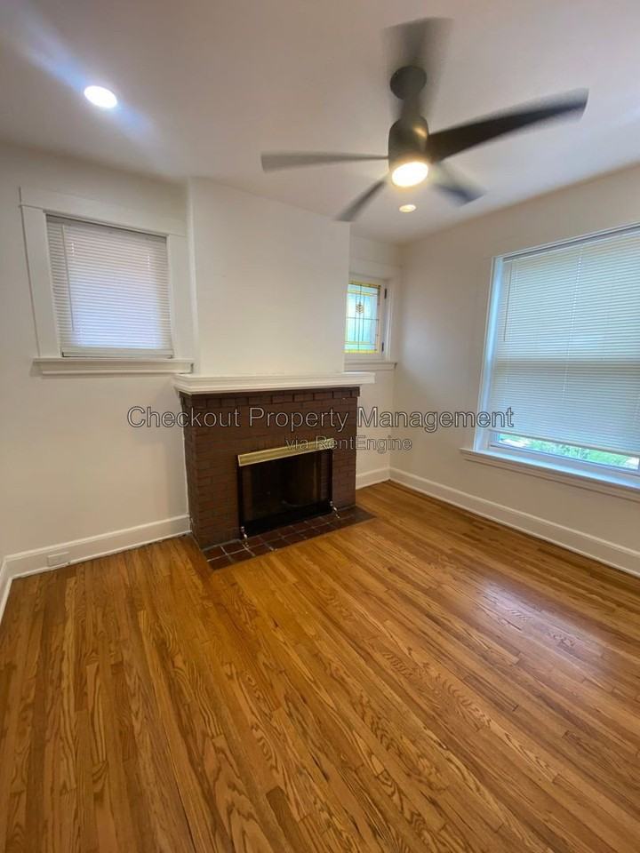 4421 Michigan Ave - Photo 3 of 10