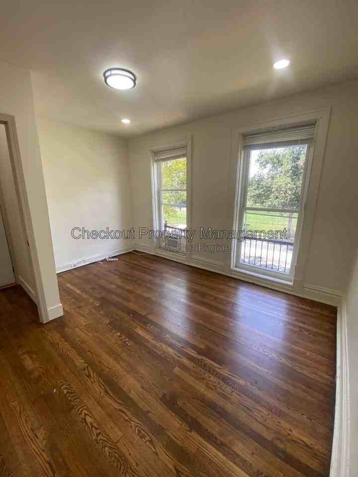 4746 S Grand Blvd - Photo 2 of 12