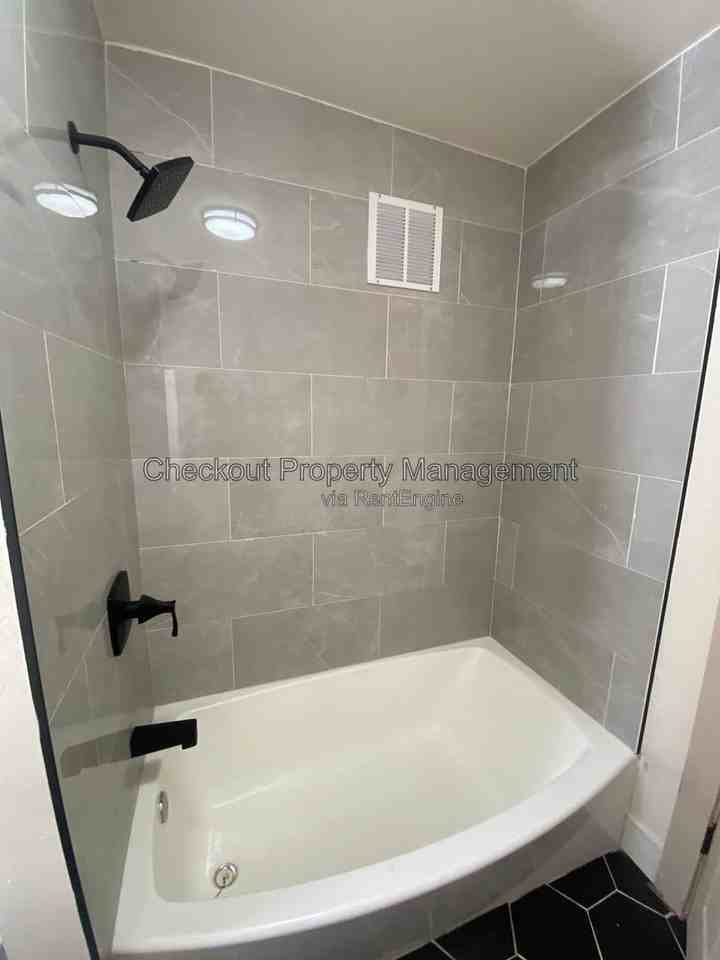 4746 S Grand Blvd - Photo 7 of 12