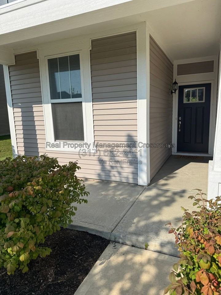 1398 Sarah Way - Photo 3 of 37