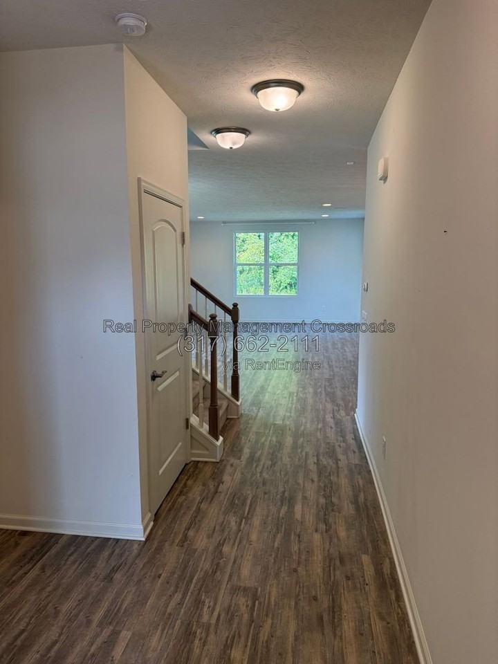 1398 Sarah Way - Photo 4 of 37